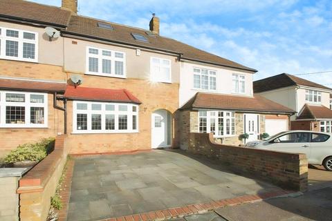 4 bedroom terraced house to rent, Prospect Road, Hornchurch, Essex, RM11