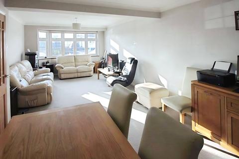 4 bedroom terraced house to rent, Prospect Road, Hornchurch, Essex, RM11