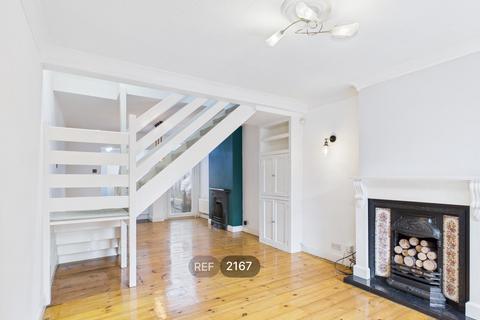 3 bedroom property to rent, Harwich Road, Colchester, CO4 3DD