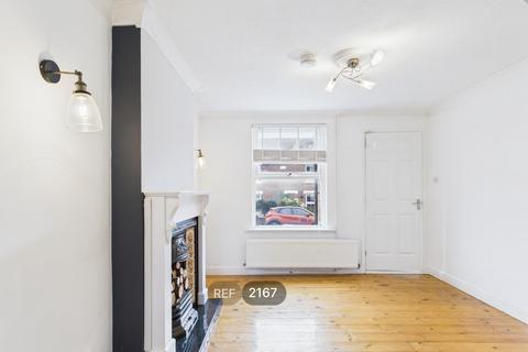 3 bedroom property to rent, Harwich Road, Colchester, CO4 3DD