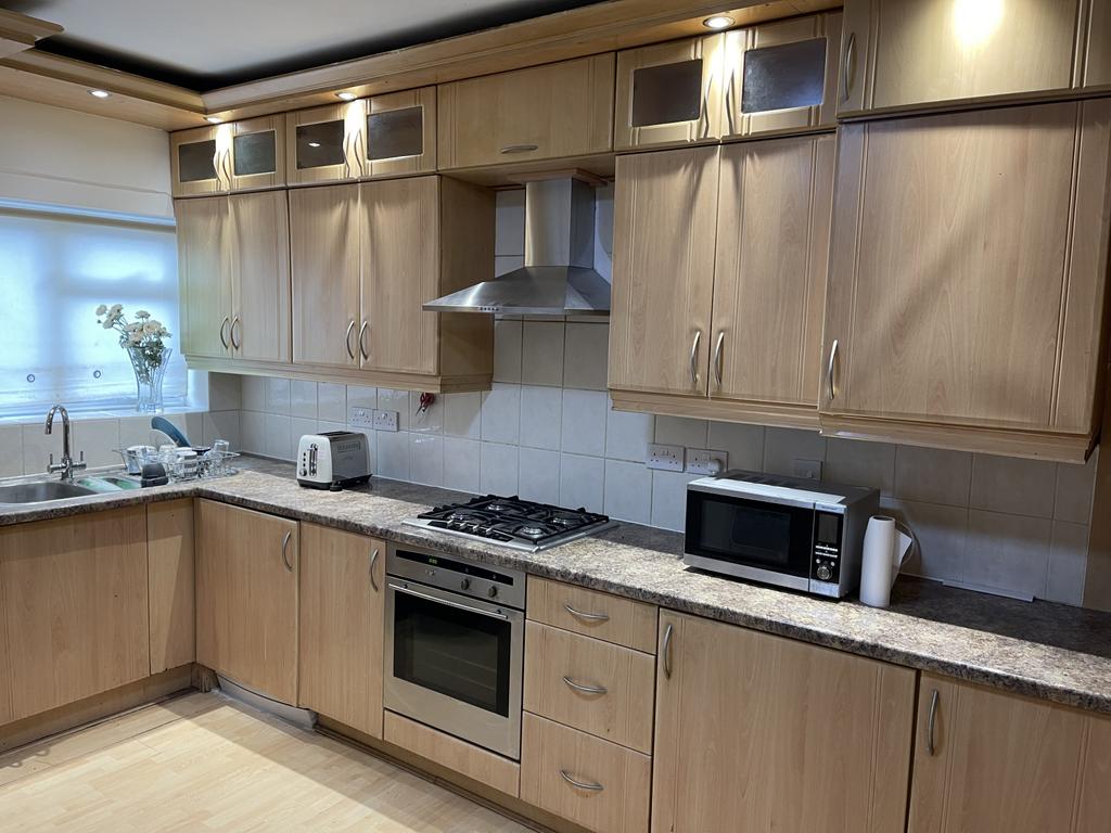 2 bed flat to rent Staines Road, Hounslow TW4
