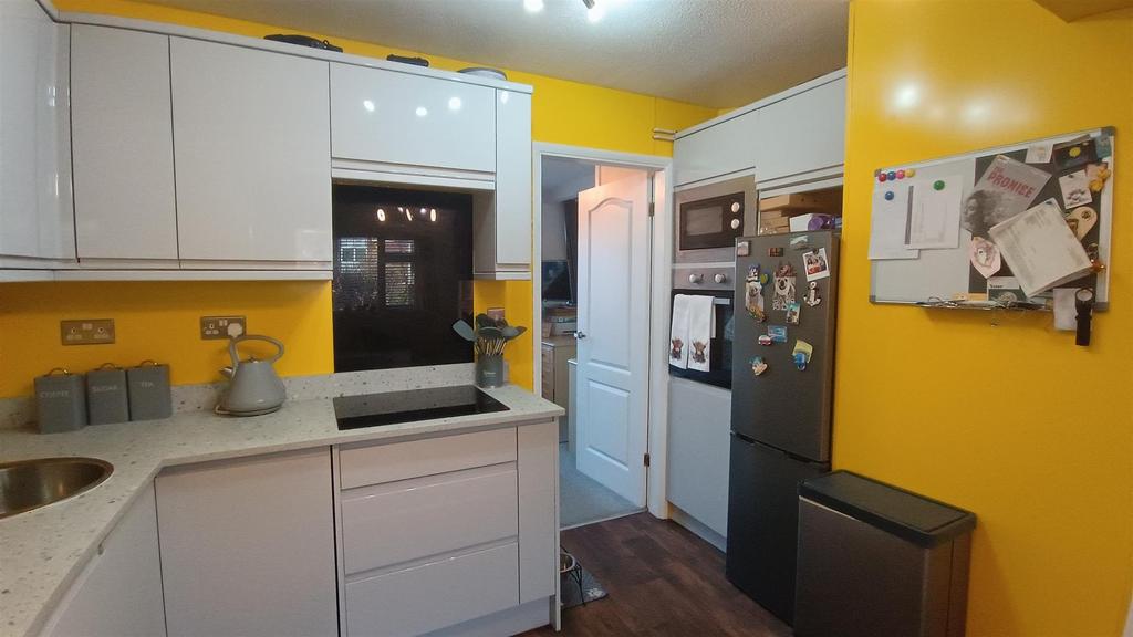Kitchen2.jpg