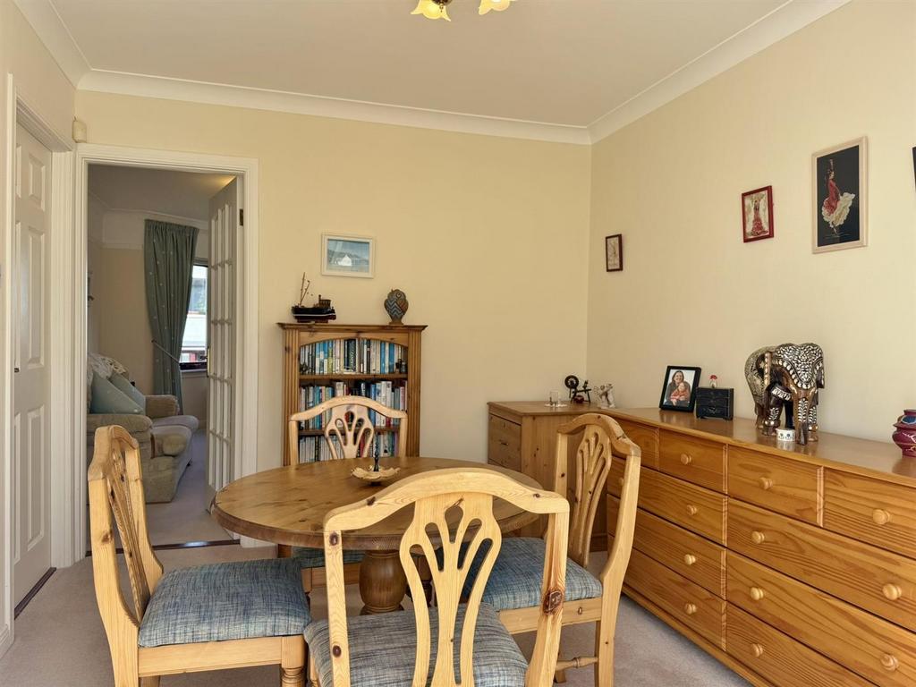Dining room to the lounge