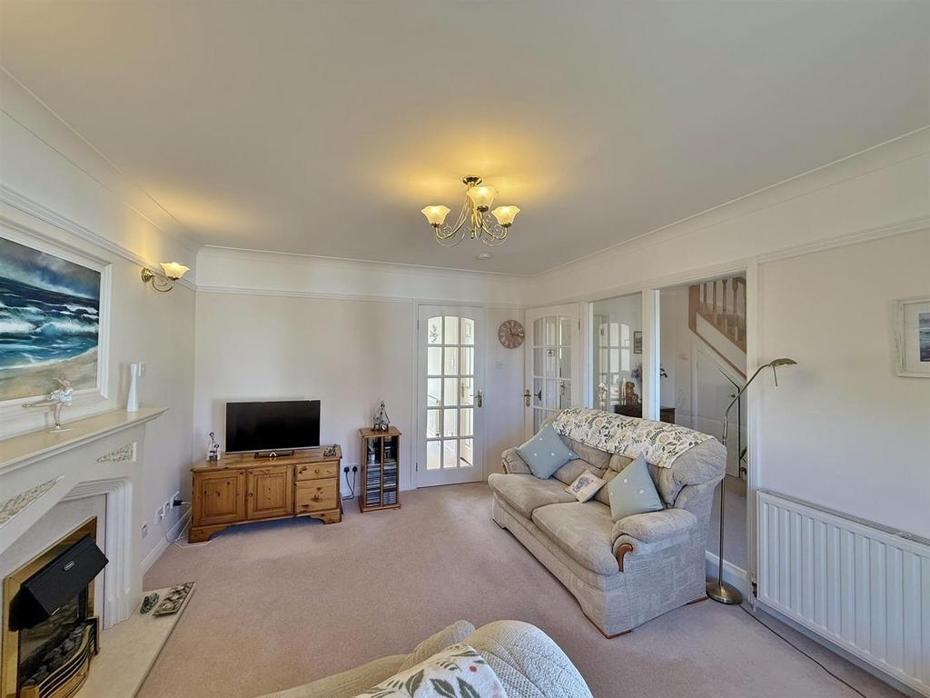 Lounge to the dining room and hallway
