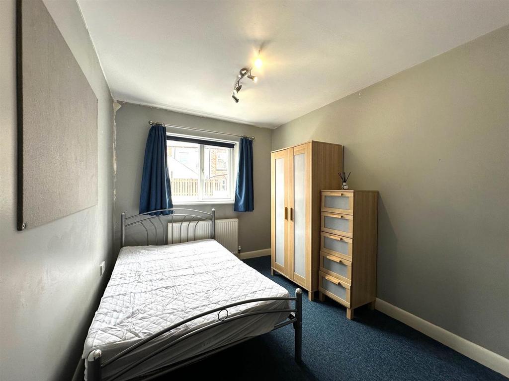 Bedroom 1a.jpg