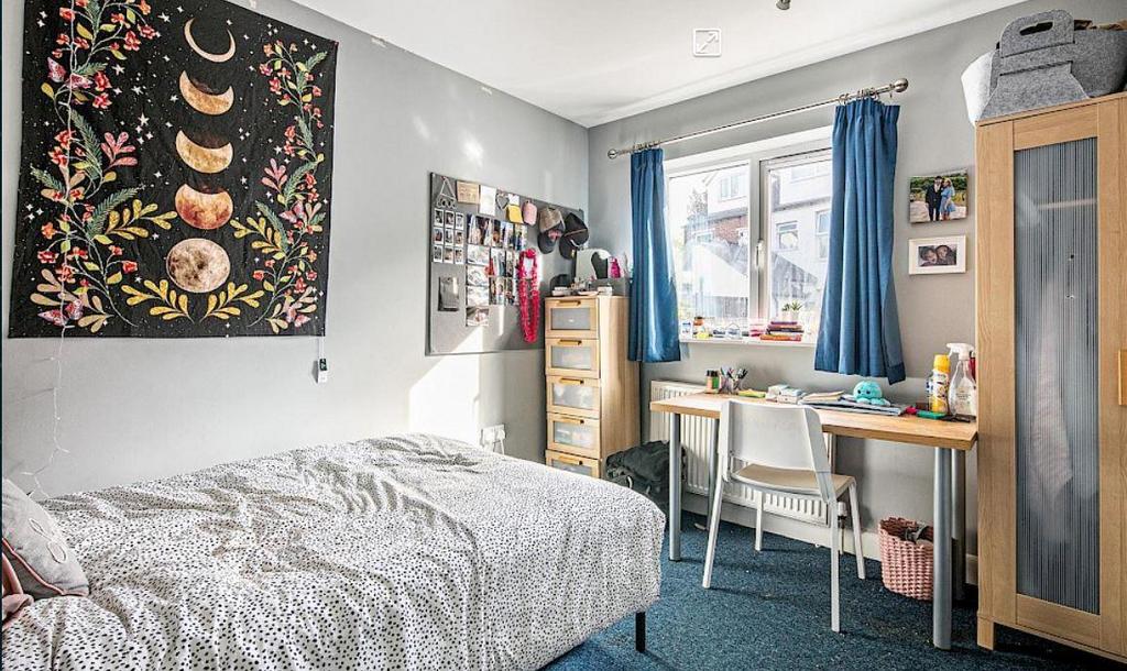 Bedroom 2a.JPG