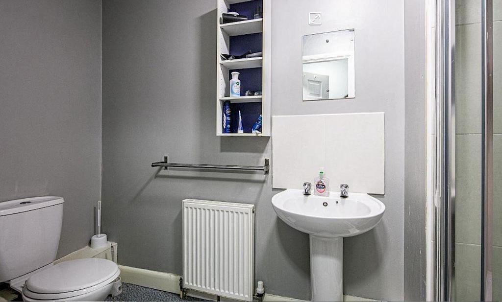 Bathroom.JPG
