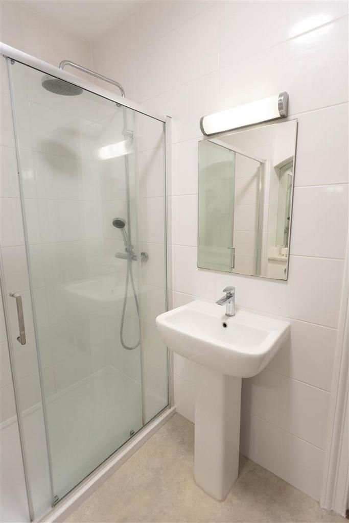 Bathroom1 .jpg