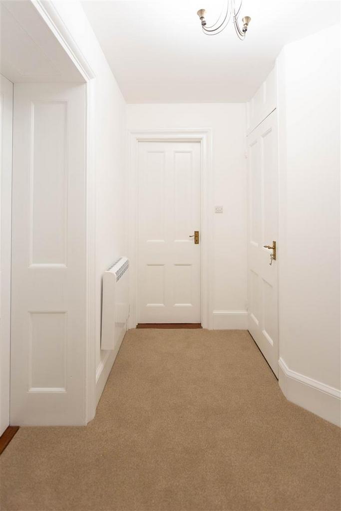 Hallway1 .jpg