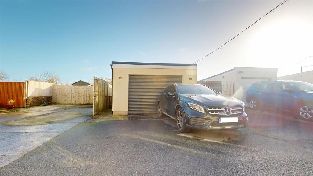 Garage &amp; Parking