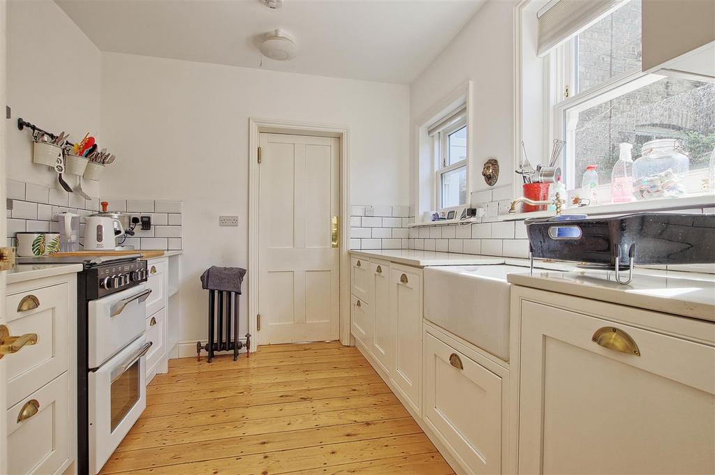 Kitchen 2.jpg