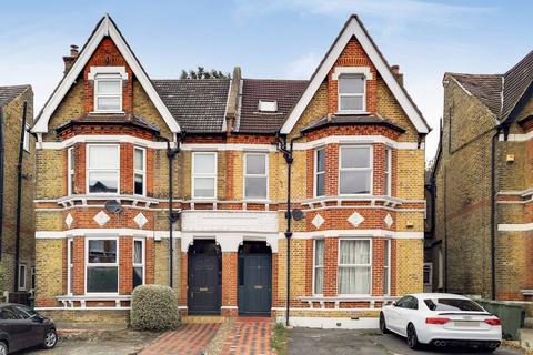 2 bedroom flat to rent, Manor Road, Beckenham, BR3