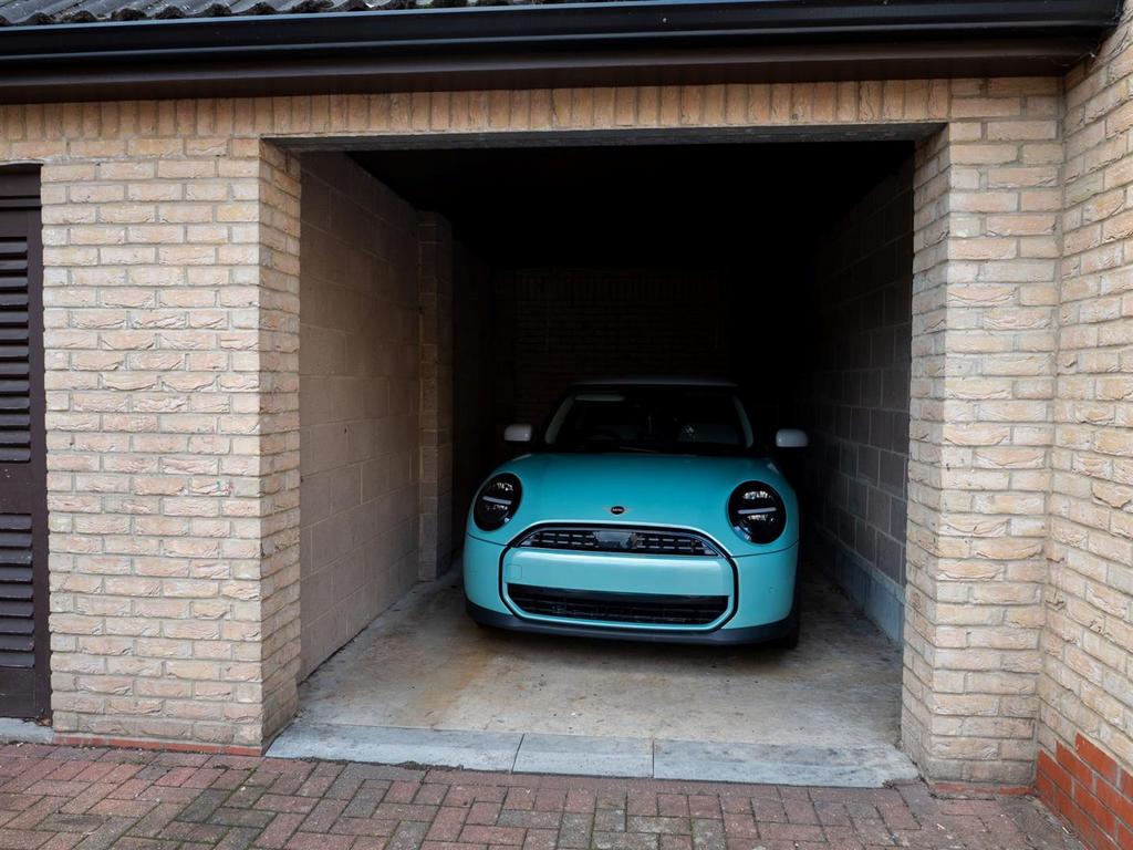 2 Kelling carport.jpg
