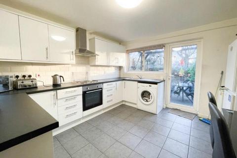1 bedroom in a house share to rent, St. Clement Close, Uxbridge UB8