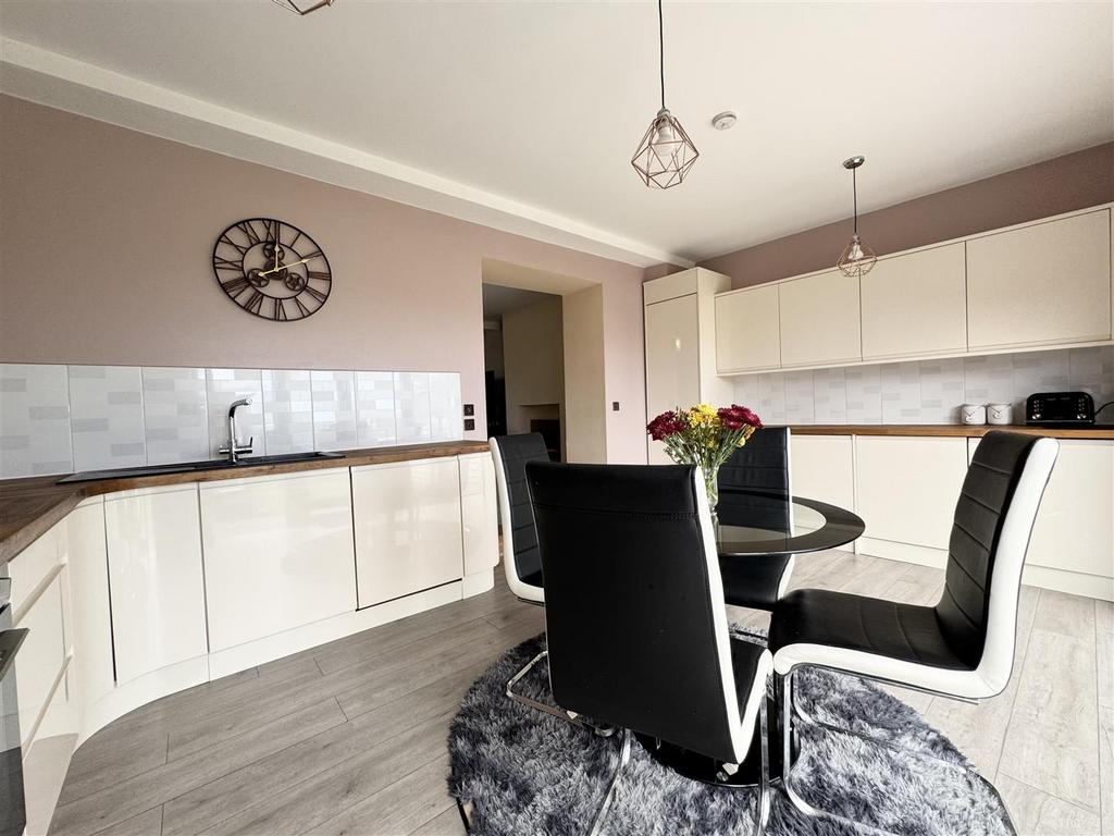 Dining kitchen