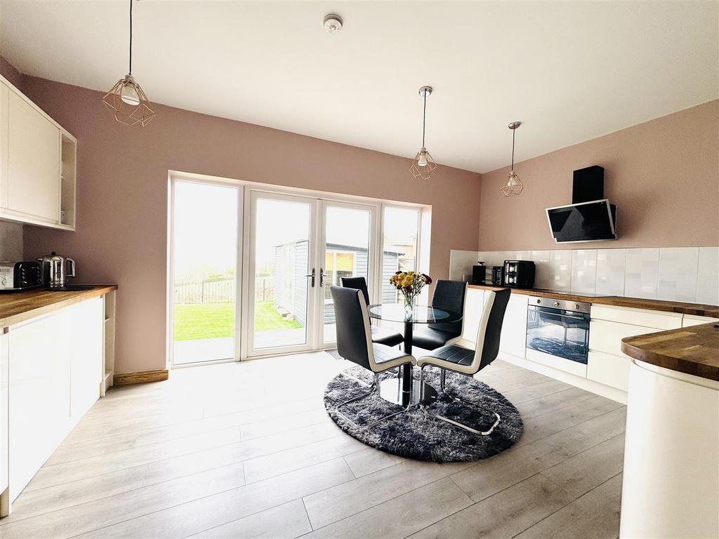 Dining kitchen