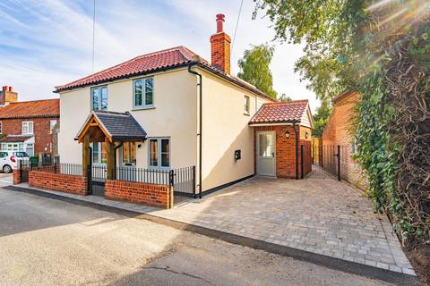 3 bedroom detached house to rent, The Street, Barton Turf, NR12