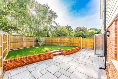 3 bedroom detached house to rent, The Street, Barton Turf, NR12
