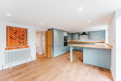 3 bedroom detached house to rent, The Street, Barton Turf, NR12