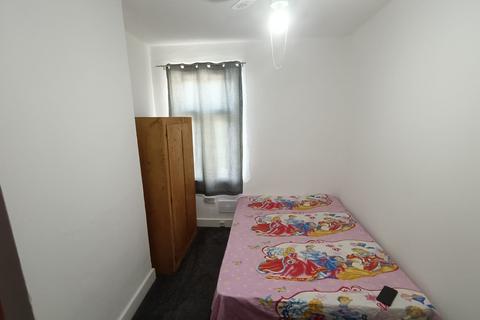 undefined, Kingsley Road , TW3 4AD