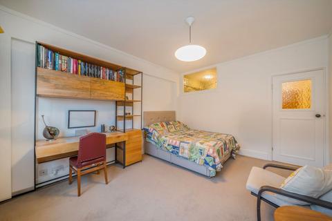 undefined, Woburn Place, London WC1H