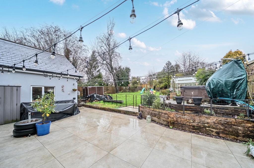 1387030 37 693186...