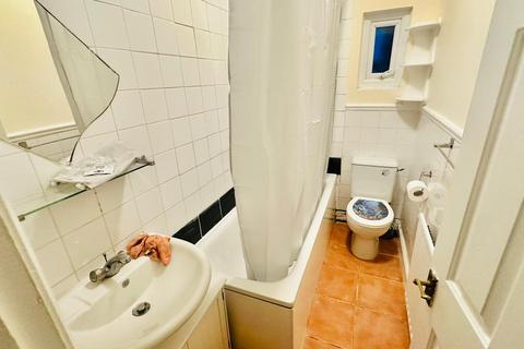 undefined, BEAUTIFUL 2 BED FLAT | NEWLY DONE UP |  AVAILABLE NOW , London E10