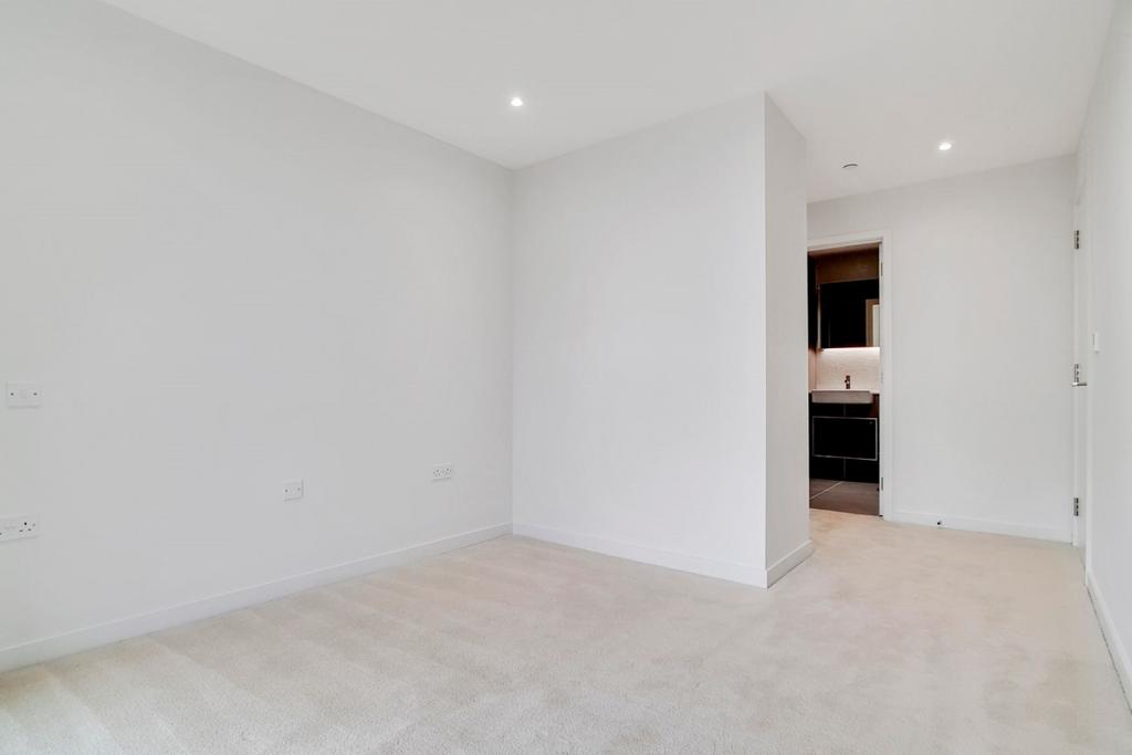 9 Master Bedroom 5