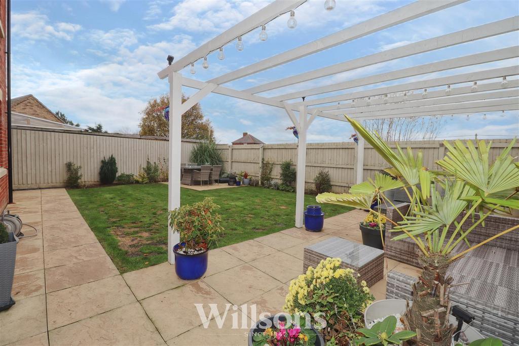 West-Facing Garden