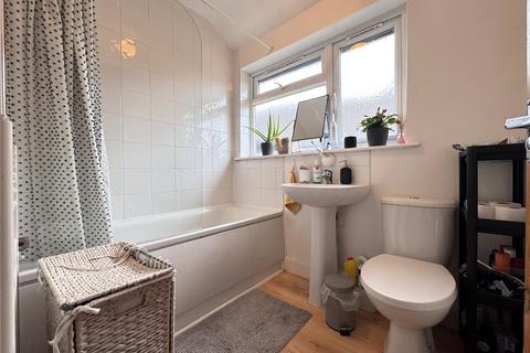 2 bedroom apartment to rent, Bryan Avenue, Willesden Green, NW10