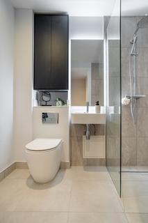 Studio to rent, The Mall