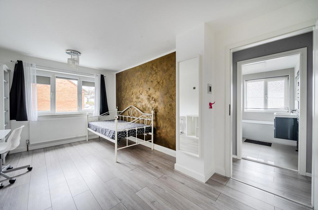 1387732-9-693179c...