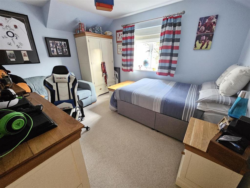 Bedroom 4.jpg