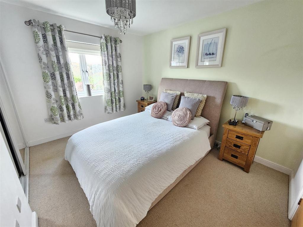 Bedroom 1.jpg