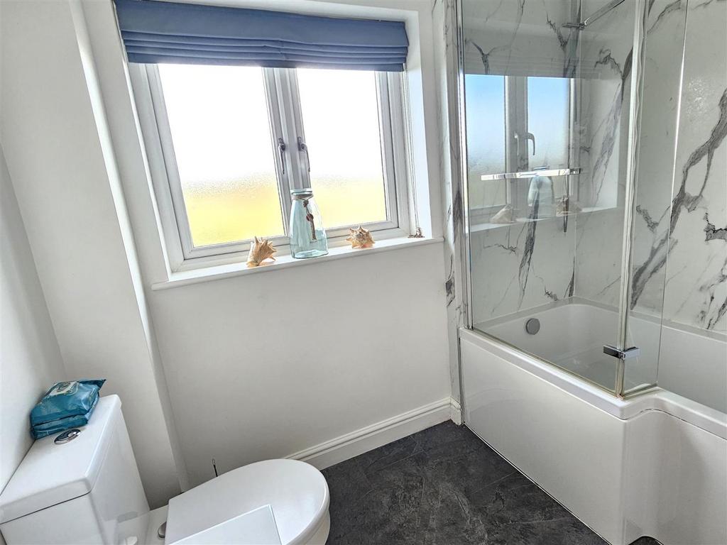Bathroom (2).jpg