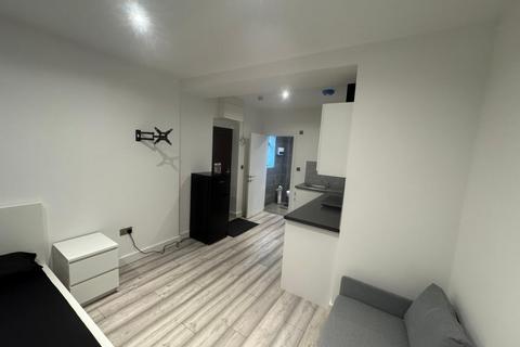 1 bedroom flat to rent, Cranbrook Road, Ilford, IG6