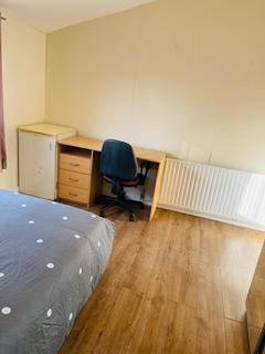 1 bedroom in a house share to rent, St. Clement Close, Uxbridge UB8
