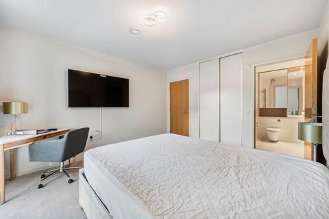 2 bedroom apartment to rent, Isambrand Court, Brentford