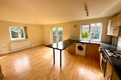 2 bedroom apartment to rent, Flat 4 569, Rochdale Road, Walsden, OL14 6SA