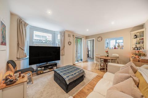 2 bedroom flat to rent, Brayburne Avenue, London, SW4
