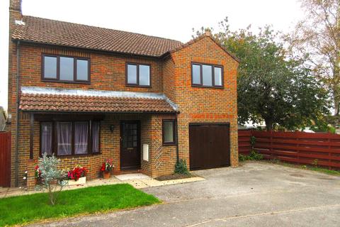 5 bedroom detached house to rent, Porchester Close, Charlton SP10