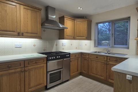 5 bedroom detached house to rent, Porchester Close, Charlton SP10