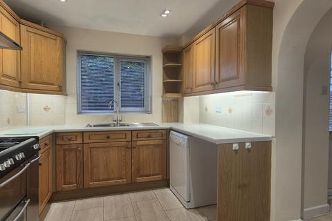 5 bedroom detached house to rent, Porchester Close, Charlton SP10