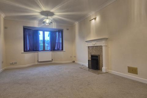 5 bedroom detached house to rent, Porchester Close, Charlton SP10