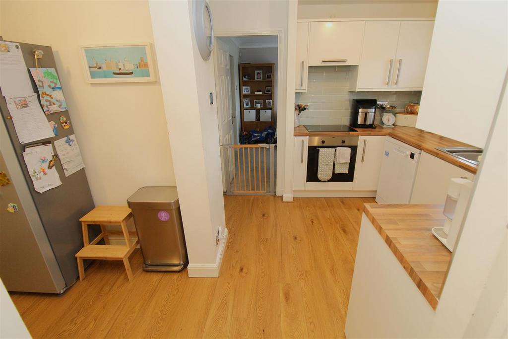 Kitchen2.JPG