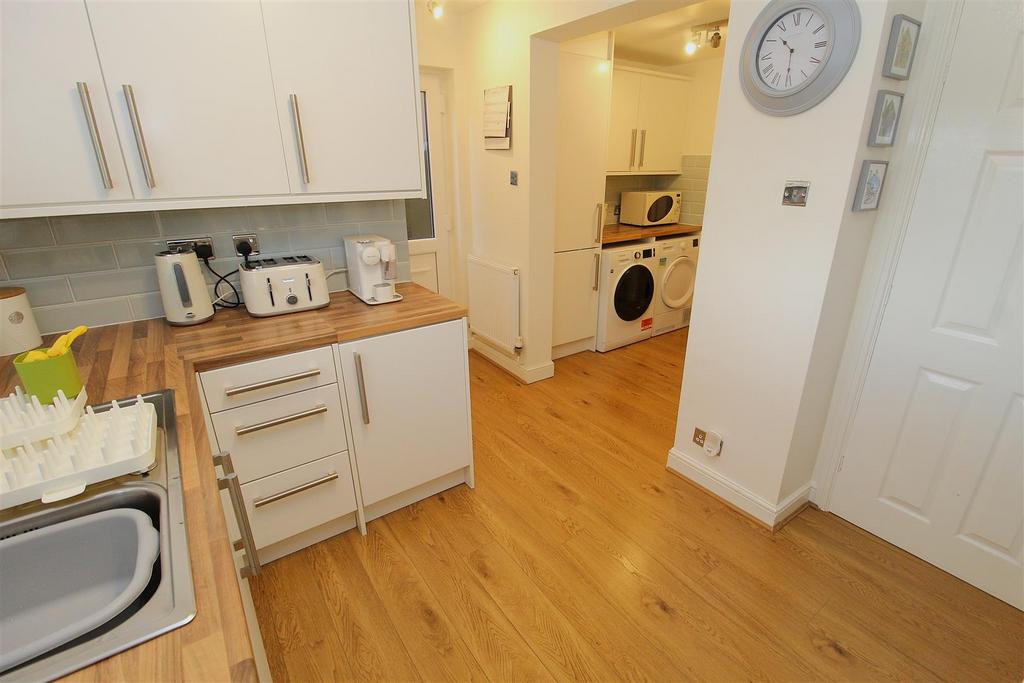 Kitchen3.JPG