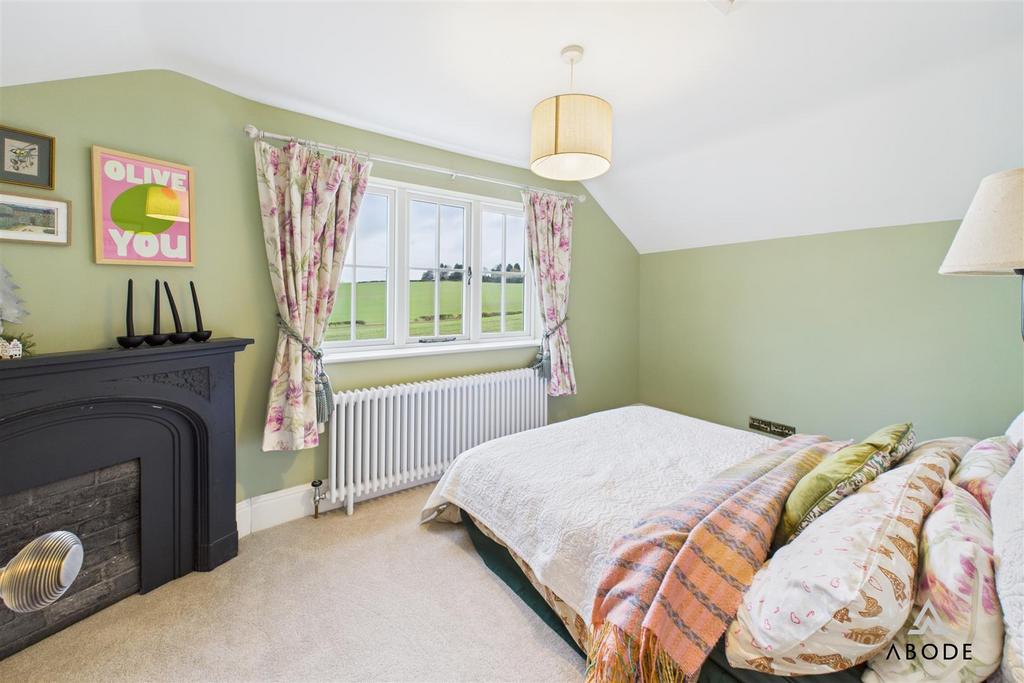 CAM01882 G0-PR0240-STILL011.jpg