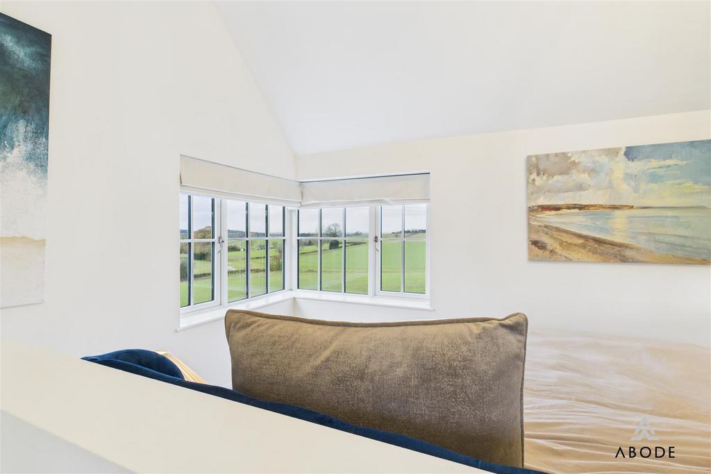 CAM01882 G0-PR0240-STILL025.jpg