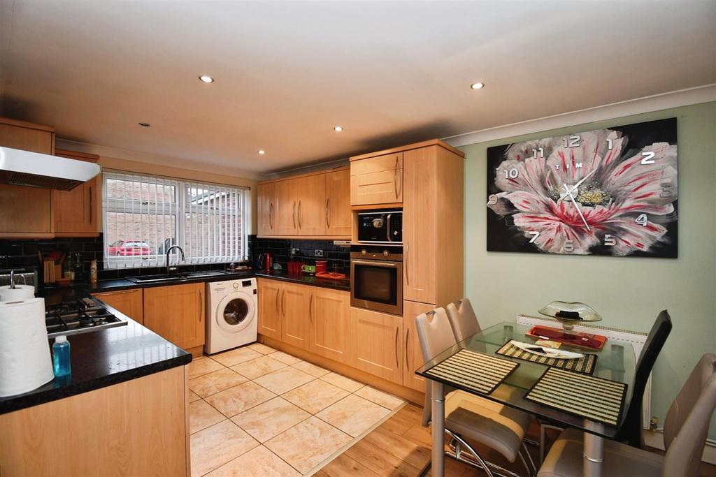 Open plan kitchen / dining room