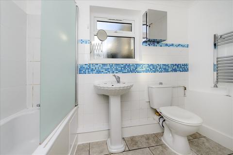undefined, Bloemfontein Road, Shepherd's Bush W12